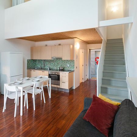 White And Brown Exclusive Loft With Terrace - Free Parking - M2 Station Apartment Milan Bagian luar foto