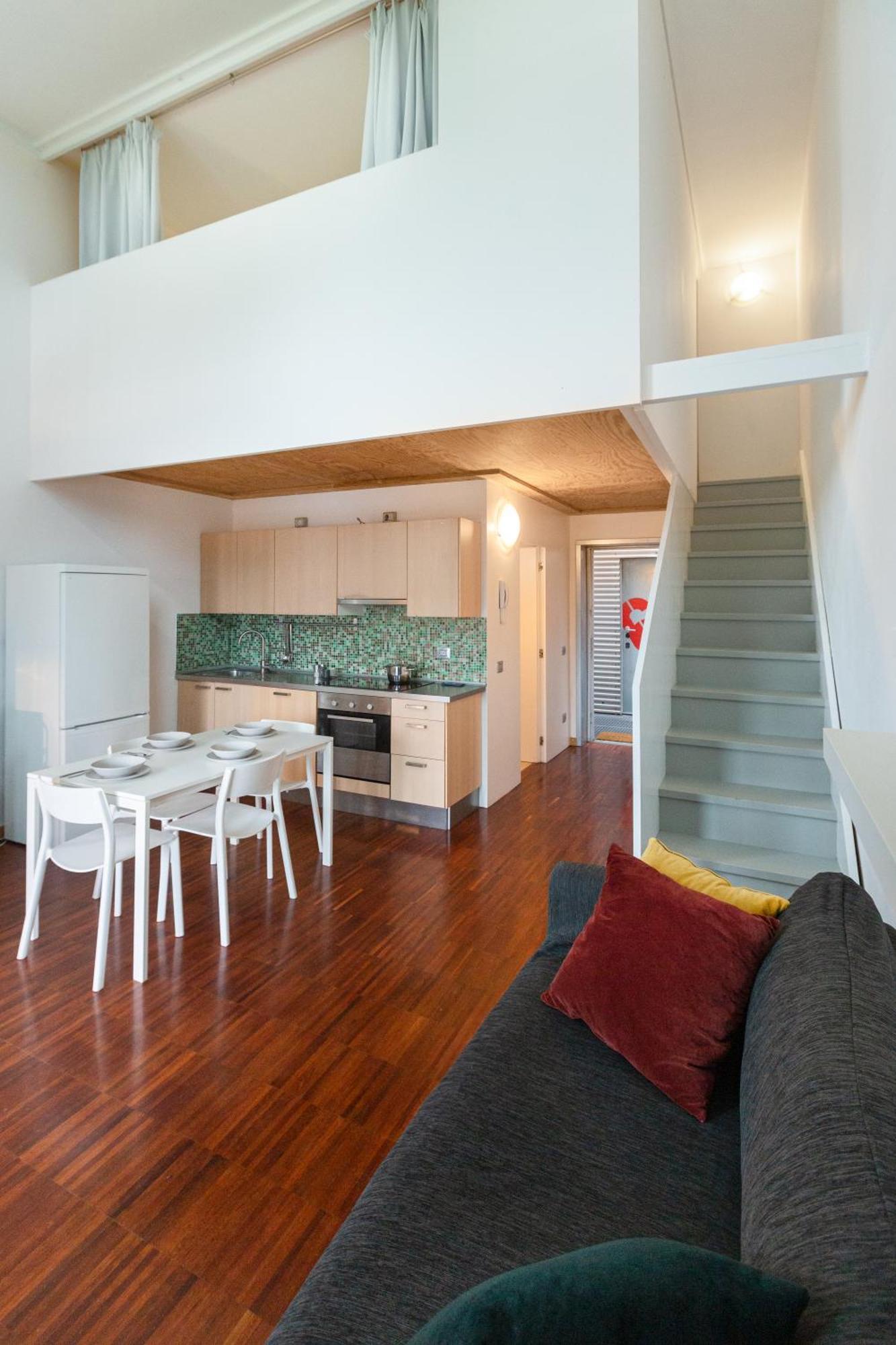White And Brown Exclusive Loft With Terrace - Free Parking - M2 Station Apartment Milan Bagian luar foto
